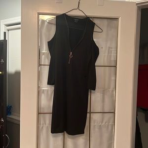 Sleek black shoulder cutout.